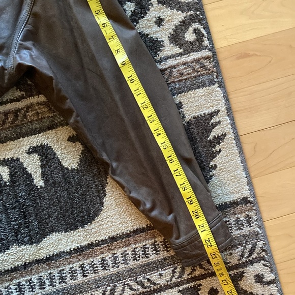 Vintage Women’s Cougar International Leather Jacket (M) - Picture 7 of 9